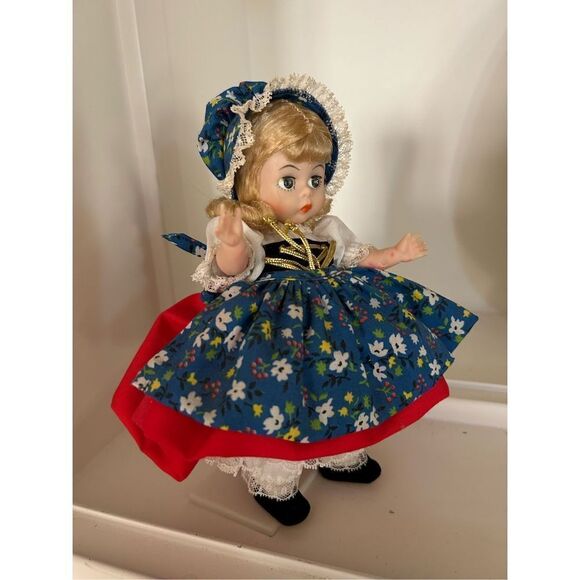 Vintage Madame Alexander Gretel Doll - Picture 4 of 7
